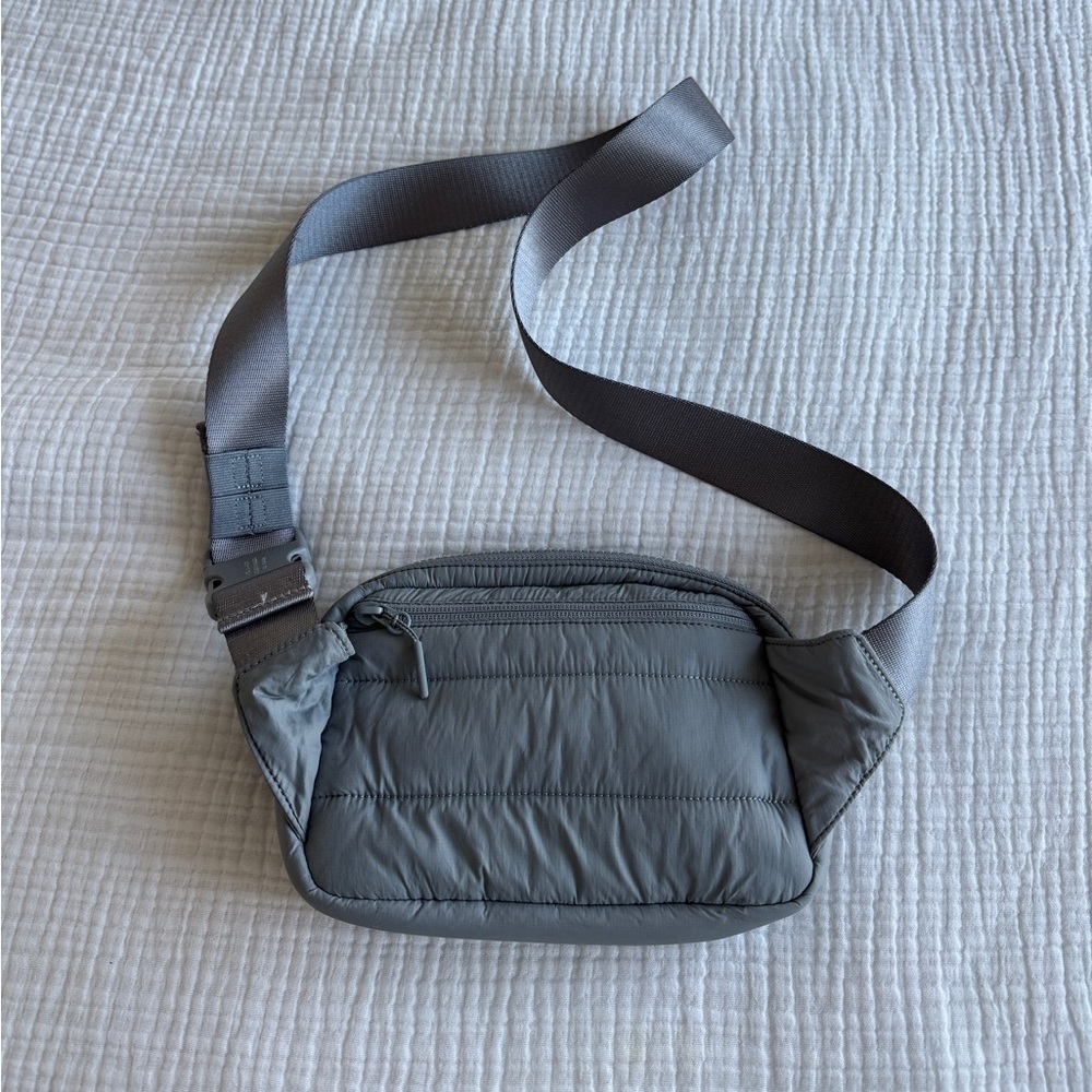 Lululemon Grey Puff Belt Bag - Picture 2 of 6